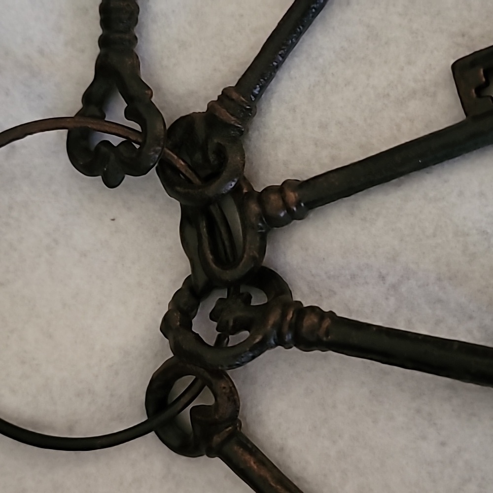 Metal decorative keys - Picture 2 of 5